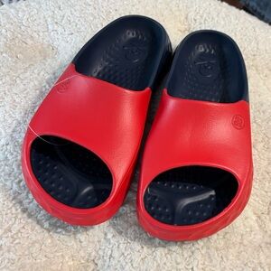 G/FORE Red and Navy Sandals